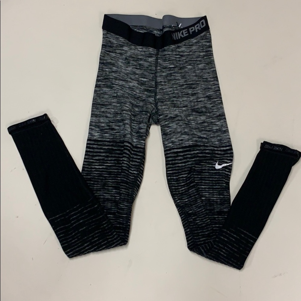 Nike Pro legging size medium women’s black/grey